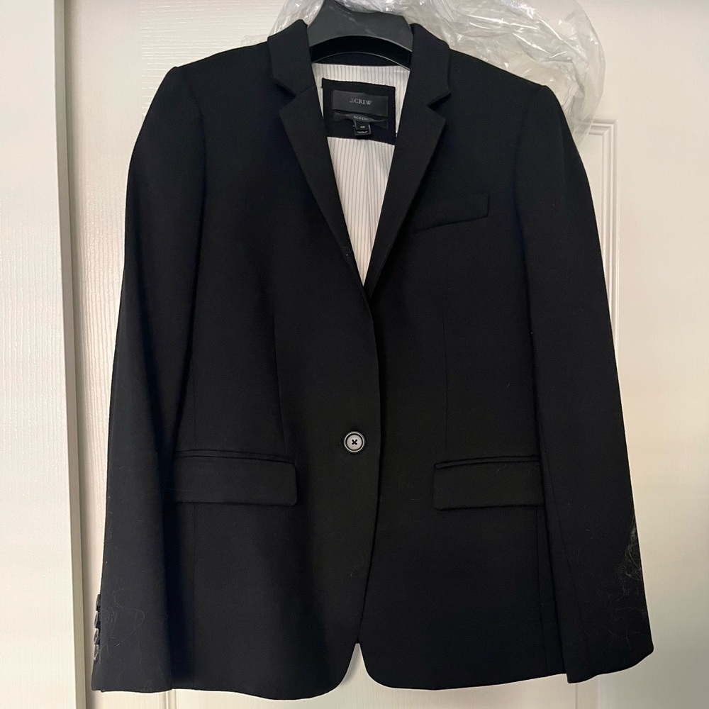 Gorgeous and versatile! ✨ J.Crew Regent blazer 4P black
